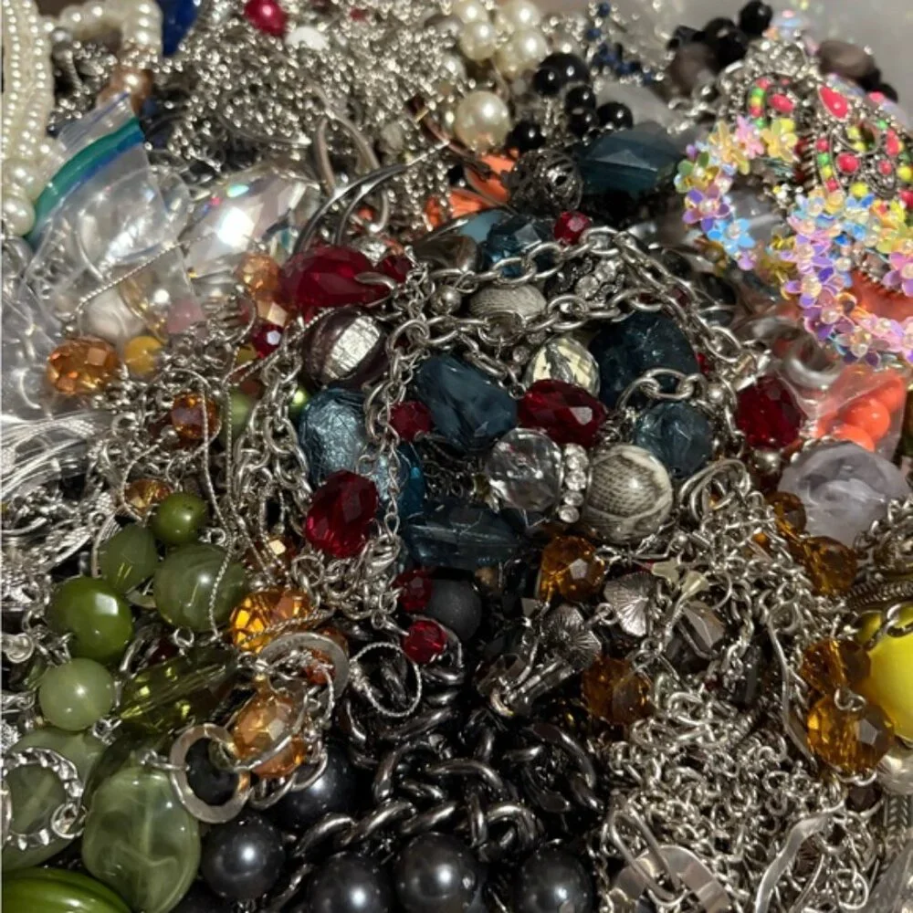 BLOW-OUT SALE! PAPARAZZI 50 PIECE LOT OF NECKLACES EARRING SETS OR EARRINGS-NWOT - Picture 5 of 5